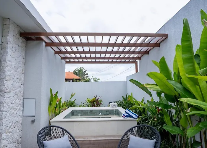Nyuh Lengkong Beachfront With Kitchen Near Tanah Lot