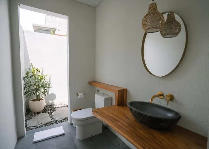 Nyuh Lengkong Beachfront With Kitchen Near Tanah Lot Villa Selemadeg